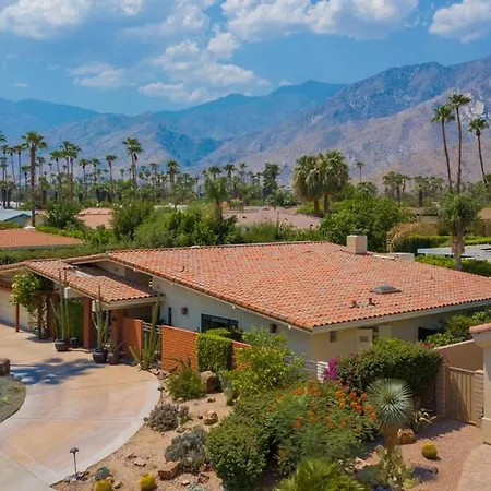 Gorgeous Villa - Pool, Spa, Spacious - Upscale Area